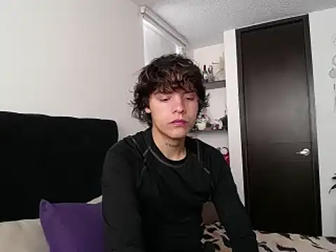 Snapshot of Santiago_kiler chatting on 03/11/25, 01:01 Santiago kiler online show from 03/11/25, 01:01