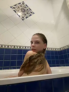 Snapshot of LeyaJohnson chatting on 01/05/25, 05:51 LeyaJohnson online show from 01/05/25, 05:51