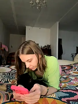 Snapshot of LeyaJohnson chatting on 11/21/25, 12:37 LeyaJohnson online show from 11/21/25, 12:37