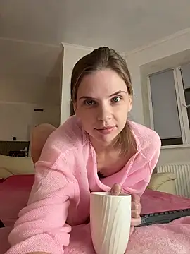 Snapshot of LeyaJohnson chatting on 11/25/25, 05:13 LeyaJohnson online show from 11/25/25, 05:13