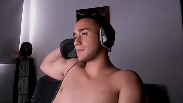 Snapshot of AlexRivera6 chatting on 12/19/24, 10:10 AlexRivera6 online show from 12/19/24, 10:10