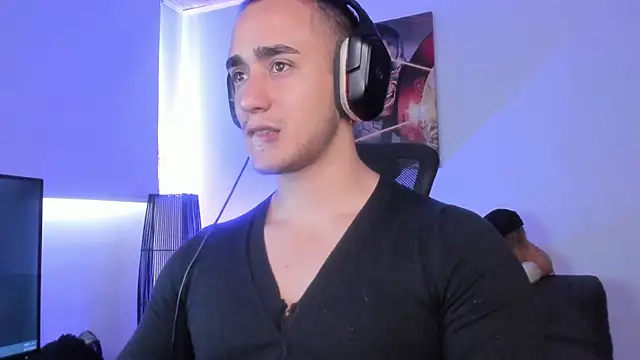 Snapshot of AlexRivera6 chatting on 12/22/24, 09:42 AlexRivera6 online show from 12/22/24, 09:42