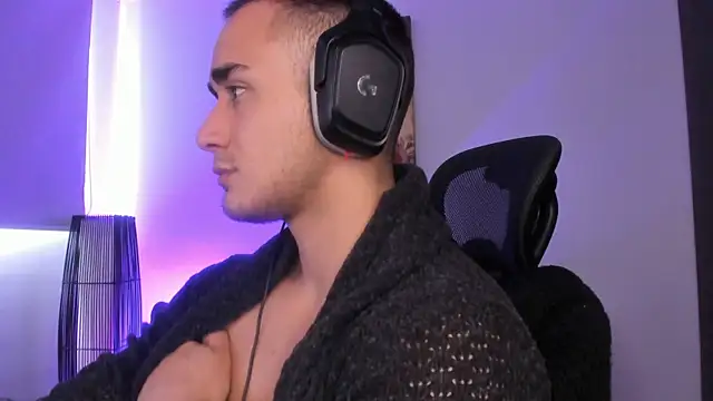 Snapshot of AlexRivera6 chatting on 12/24/24, 06:28 AlexRivera6 online show from 12/24/24, 06:28