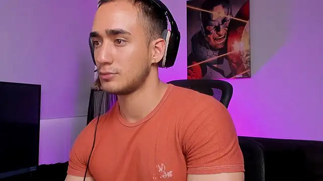 Snapshot of AlexRivera6 chatting on 01/21/25, 03:54 AlexRivera6 online show from 01/21/25, 03:54