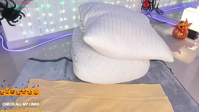 ohyesly  online show from 10/07/25, 11:02