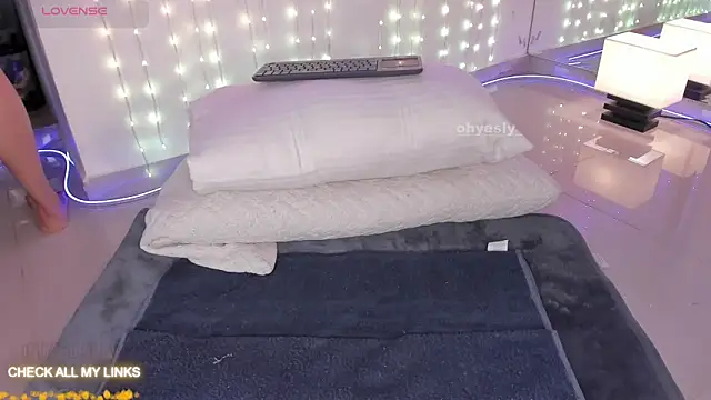 ohyesly  online show from 11/20/25, 10:04