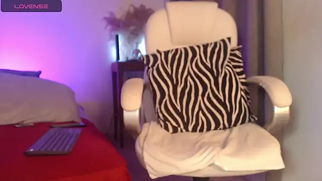 Naia Ross 1 online show from 04/20/26, 11:28