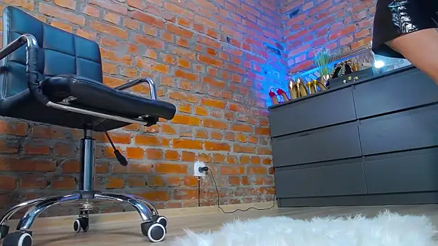 MistressMilana online show from 02/08/25, 12:17