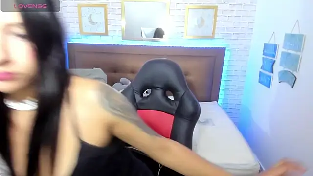 Snapshot of tamara_colliins_ chatting on 02/20/25, 04:39 tamara colliins  online show from 02/20/25, 04:39