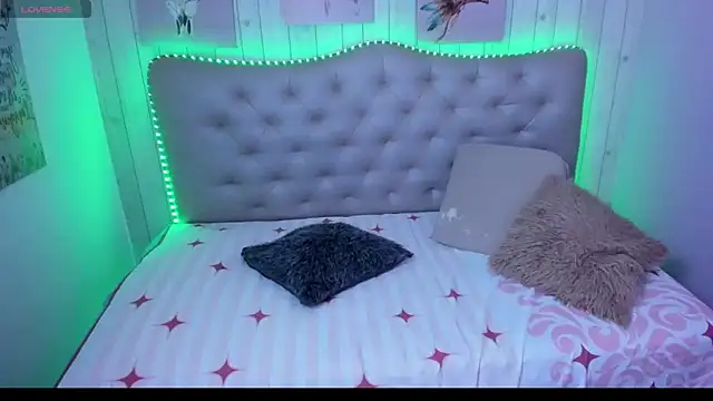 Snapshot of tamara_colliins_ chatting on 03/21/25, 03:44 tamara colliins  online show from 03/21/25, 03:44