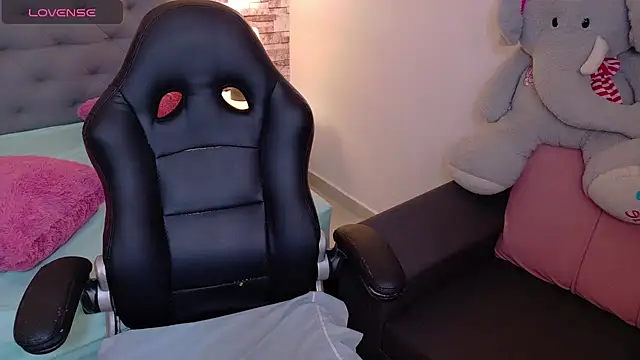 Snapshot of tamara_colliins_ chatting on 10/01/25, 03:12 tamara colliins  online show from 10/01/25, 03:12