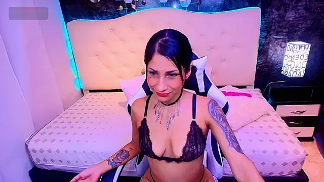 Snapshot of tamara_colliins_ chatting on 10/13/25, 04:12 tamara colliins  online show from 10/13/25, 04:12