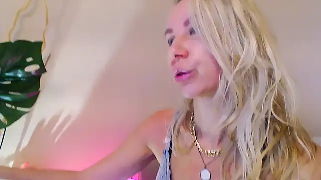 OLIVIA CANDY online show from 06/01/26, 05:09