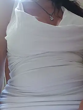 Snapshot of eva750 chatting on 07/19/26, 04:00 eva750 online show from 07/19/26, 04:00