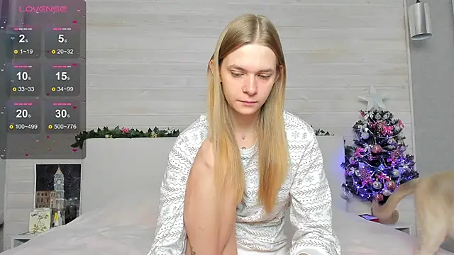 Snapshot of molly_hunt_ chatting on 12/16/24, 03:30 molly hunt  online show from 12/16/24, 03:30