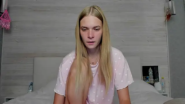 Snapshot of molly_hunt_ chatting on 09/22/25, 03:30 molly hunt  online show from 09/22/25, 03:30