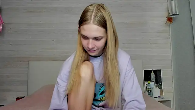 Snapshot of molly_hunt_ chatting on 10/16/25, 03:18 molly hunt  online show from 10/16/25, 03:18