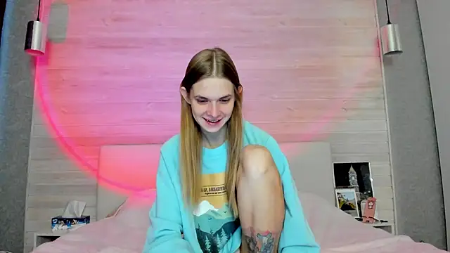 molly hunt  online show from 12/05/25, 05:16