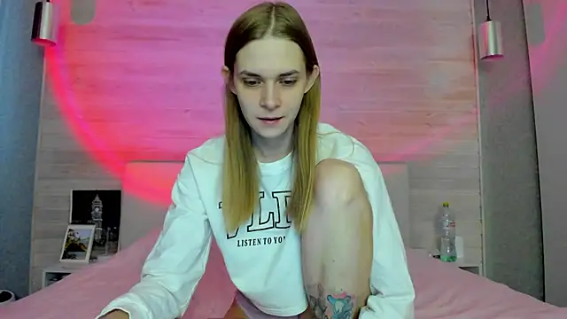 molly hunt  online show from 04/19/26, 04:23