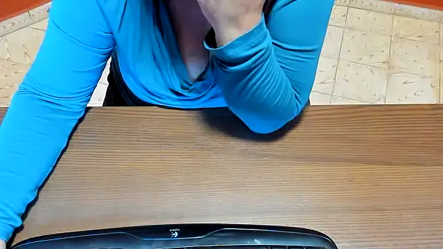 NikkiHolland online show from 10/30/25, 07:54