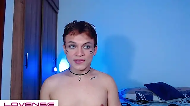 Snapshot of Leon_Wild chatting on 03/27/26, 03:56 Leon Wild online show from 03/27/26, 03:56