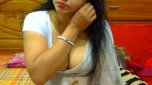 Snapshot of Daneldayna chatting on 02/11/25, 06:44 Daneldayna online show from 02/11/25, 06:44