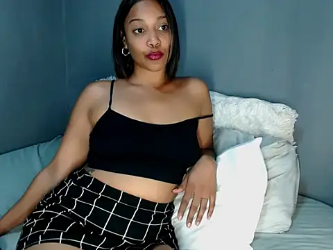  MoniqueLovay  online show from 10/12/25, 04:22