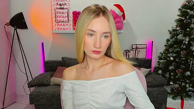 Snapshot of bella__rose chatting on 12/22/24, 06:17 bella rose online show from 12/22/24, 06:17