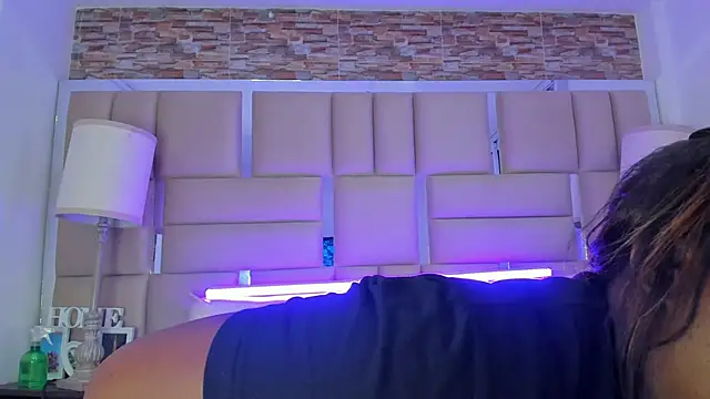 ShaniaBrownn online show from 10/10/25, 07:57