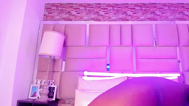 ShaniaBrownn online show from 10/11/25, 07:56