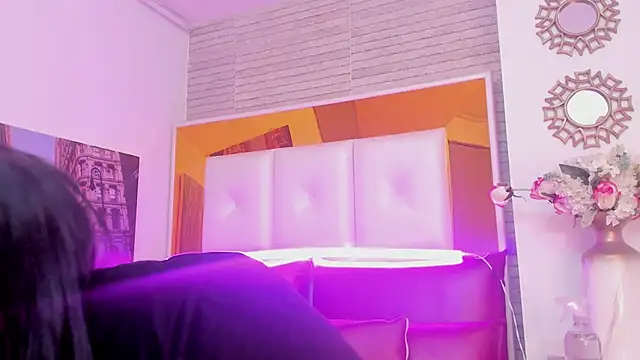 ShaniaBrownn online show from 11/06/25, 07:37