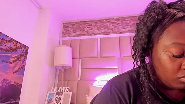 ShaniaBrownn online show from 02/16/26, 07:21