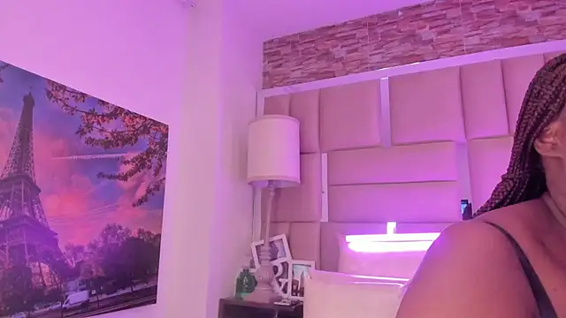 ShaniaBrownn online show from 04/16/26, 07:47