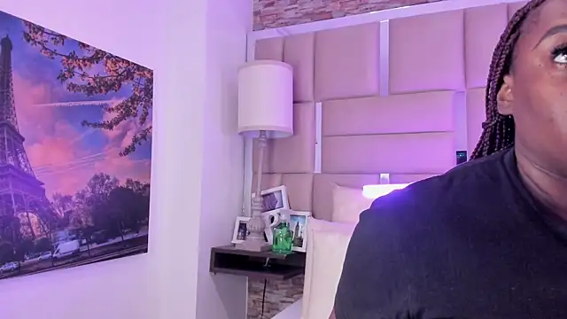 ShaniaBrownn online show from 04/27/26, 07:56