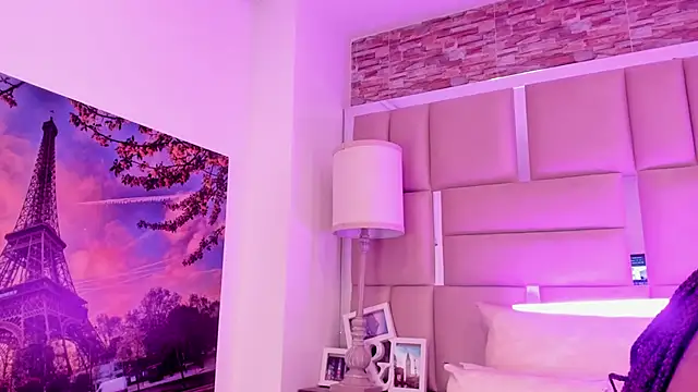 ShaniaBrownn online show from 05/17/26, 12:12
