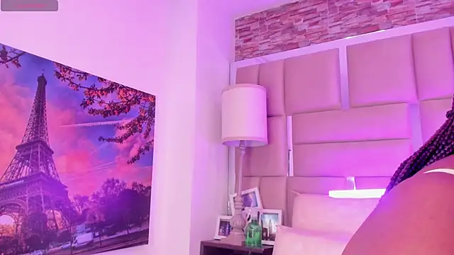 ShaniaBrownn online show from 05/19/26, 07:42