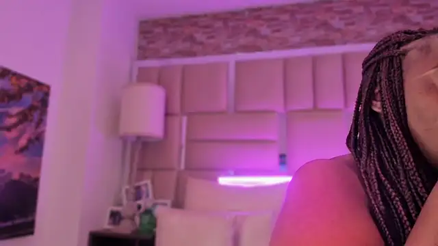 ShaniaBrownn online show from 05/24/26, 07:41