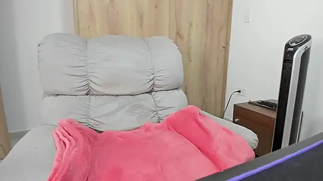 xspecialoomx online show from 04/15/26, 07:58