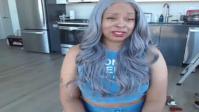 Snapshot of MSweetLindaParks chatting on 04/26/26, 09:01 MSweetLindaParks online show from 04/26/26, 09:01