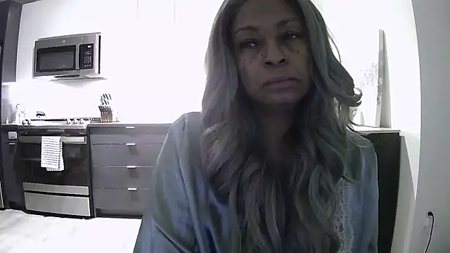 Snapshot of MSweetLindaParks chatting on 07/16/26, 01:22 MSweetLindaParks online show from 07/16/26, 01:22