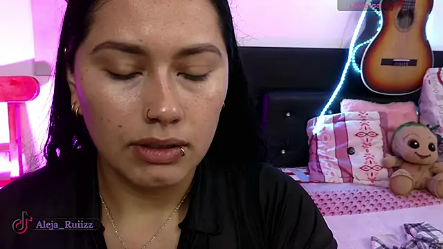 LauraRuiz1 online show from 09/08/25, 11:15