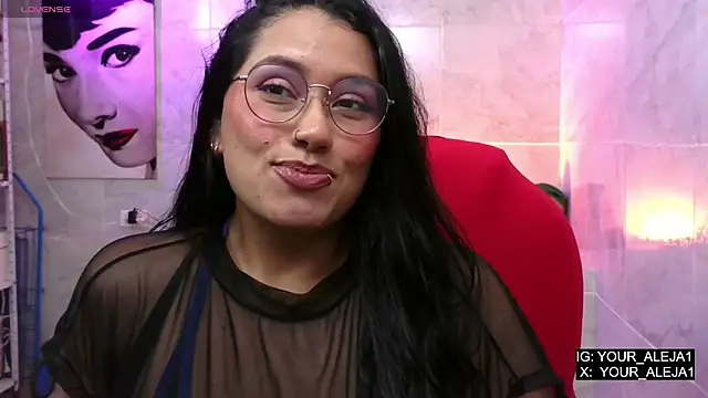 LauraRuiz1 online show from 05/13/26, 04:32