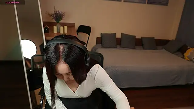 AvroraSakura online show from 11/30/25, 11:58