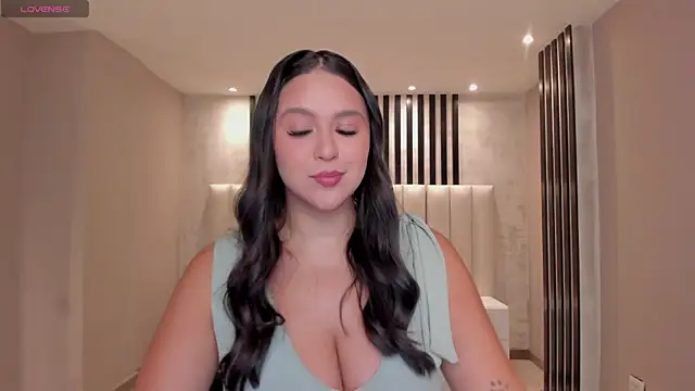 ToriCrossX online show from 11/26/25, 12:55