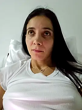 miaeyes online show from 12/23/24, 01:40