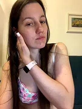 Snapshot of Nicole-Ray chatting on 12/14/25, 07:29 Nicole-Ray online show from 12/14/25, 07:29