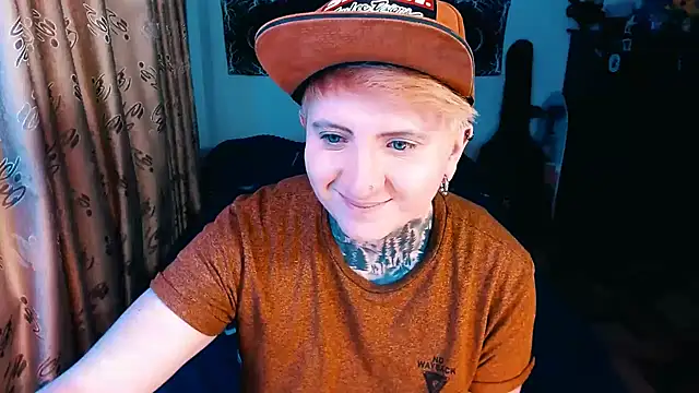 Marieblueeyes online show from 10/31/25, 09:21