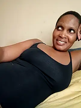 Snapshot of Nonelela chatting on 10/31/25, 10:49 Nonelela online show from 10/31/25, 10:49