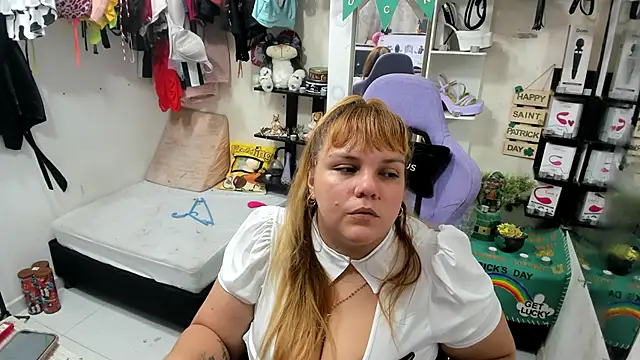 Snapshot of allsson_queen chatting on 03/04/25, 03:55 allsson queen online show from 03/04/25, 03:55
