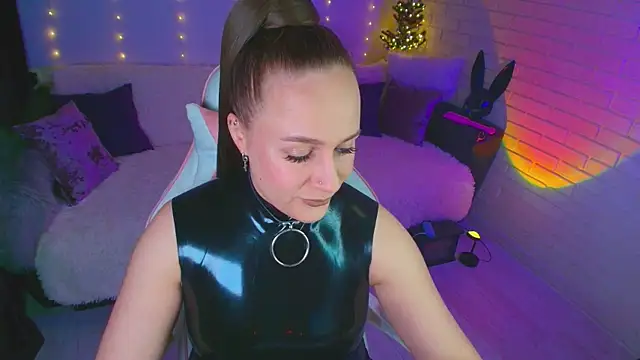 pepper cat  online show from 04/17/26, 01:30